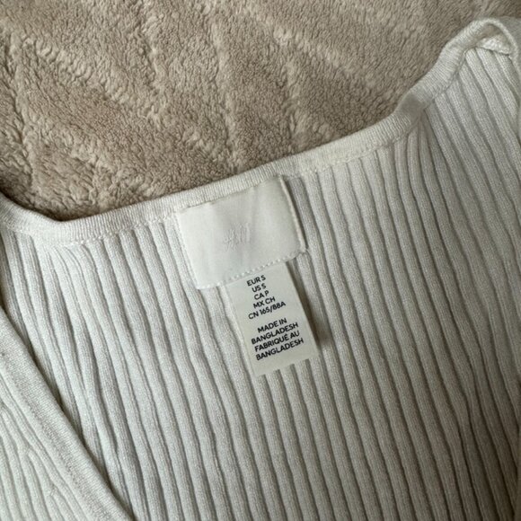 Knit White Short Sleeved Cardigan - Picture 2 of 2